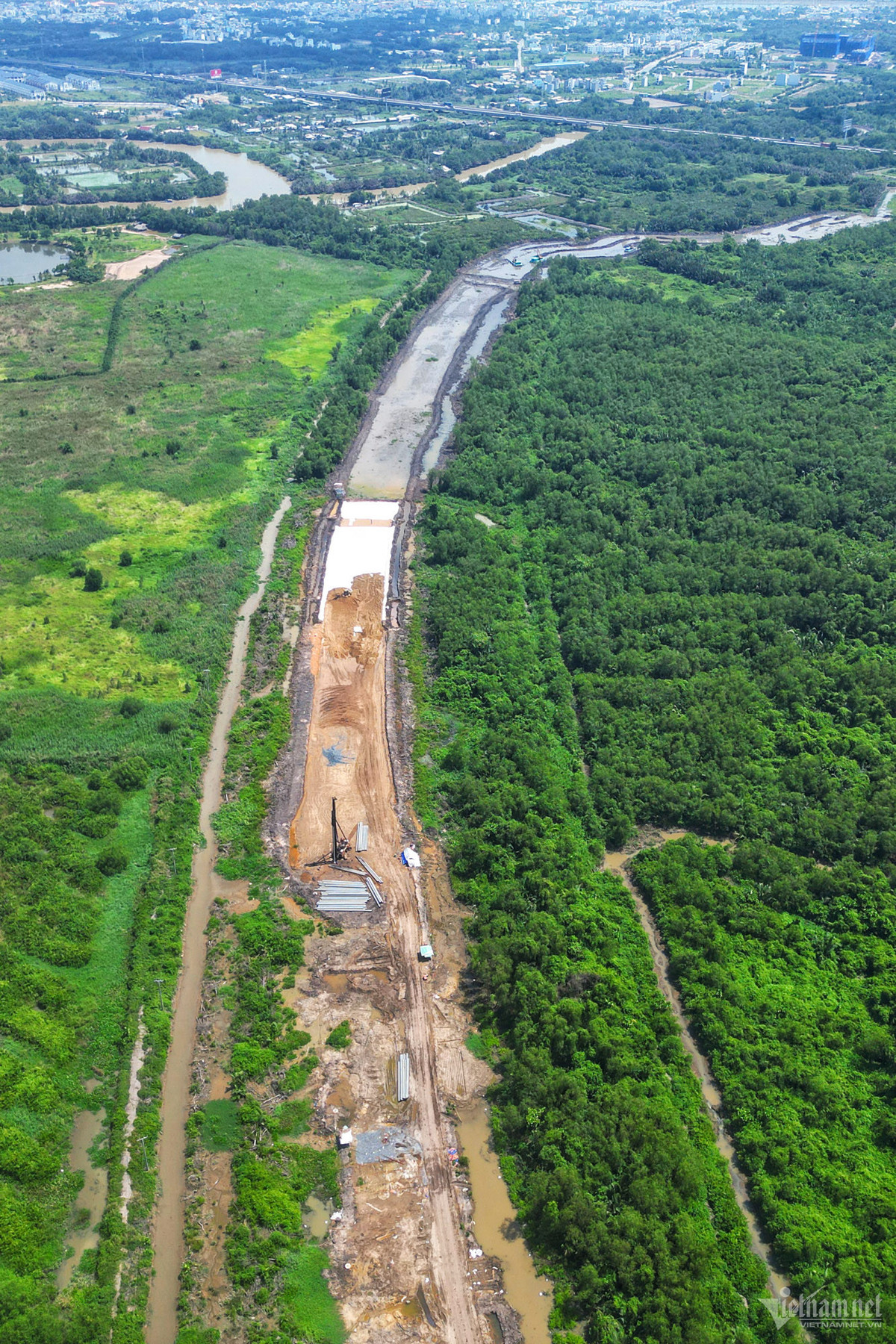 Phần đường dẫn ở hai đầu cầu tổng chiều dài hơn 5,6km, trong đó điểm cuối sẽ giao với cao tốc TP.HCM - Long Thành - Dầu Giây. Ảnh: (Vietnamnet).