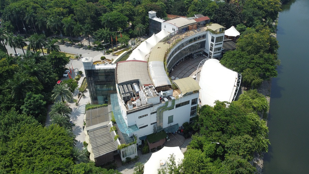 Công trình Cung Xuân sai phạm 2 thang máy lắp bên ngoài.