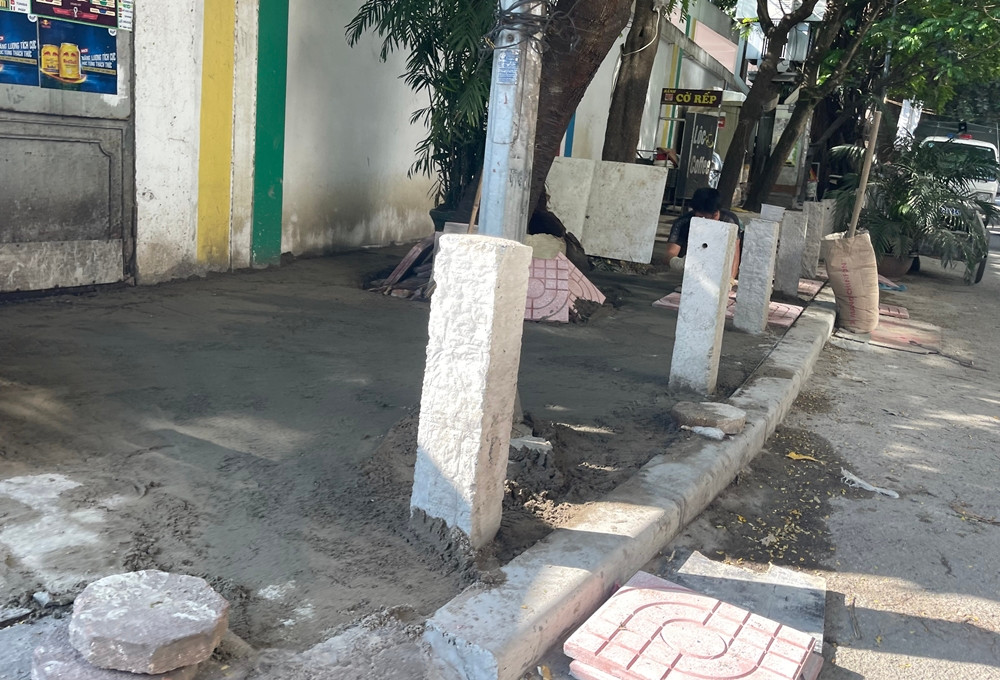 Nhằm giải đáp thắc mắc của người dân, PV Tri thức và Cuộc sống đã liên hệ với ông Khuất Ngọc Trường - Chủ tịch UBND phường Văn Chương. Báo Tri thức và Cuộc sống sẽ tiếp tục thông tin đến bạn đọc./.