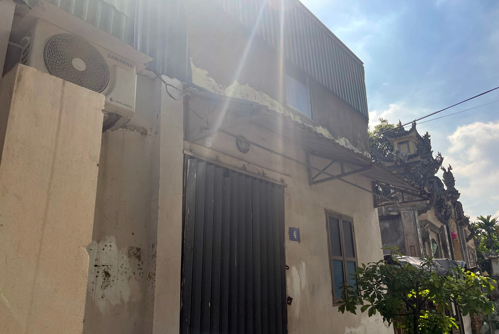 Theo trụ trì chùa Linh Thông sư thầy Thích Diệu Phúc, năm 2006, trước khi khởi công xây dựng Tam quan chùa, có 5 hộ dân đã lấn chiếm và sử dụng đất chùa. Trụ trì chùa, Ban lễ hội, vãi chưởng của tất cả các thôn, các cụ 2 giới cùng Ban xây dựng đã làm đơn kiến nghị với tất cả các cơ quan chức năng. Sau đó, các hộ dân lấn chiếm đất chùa đã bị cưỡng chế phá dỡ, riêng có hộ gia đình bà Đỗ Thị Hiền cố tình tái lấn chiếm.