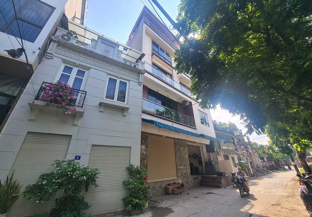 Tuy nhiên, UBND xã Đại Mỗ (nay là phường Đại Mỗ) không thực hiện yêu cầu tại Kết luận 97/KL-TT dẫn đến việc thửa đất 360m2 được phân lô, mua bán trao tay qua nhiều đời chủ.