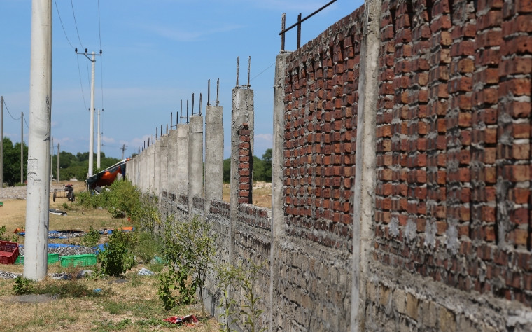 Dự án Xây dựng kết cấu hạ tầng kỹ thuật Cụm công nghiệp Đông Gio Linh có tổng mức đầu tư 180 tỷ đồng, với diện tích đất 50ha, được UBND tỉnh Quảng Trị cấp giấy chứng nhận đầu tư cho Công ty TNHH MTV Hoàng Khang Quảng Trị vào tháng 6/2012; giao đất có thu tiền sử dụng đất vào tháng 10/2012. (Ảnh: Dân Trí).