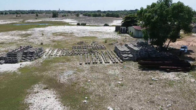 Sau khi thu hồi đất, UBND tỉnh Quảng Trị cũng đã giao UBND huyện Gio Linh quản lý toàn bộ quỹ đất thu để xây dựng phương án, đưa đất vào sử dụng theo đúng quy hoạch đã được duyệt và quy định của pháp luật; các đơn vị có liên quan hướng dẫn chủ đầu tư xử lý tài sản trên đất, thực hiện việc chấm dứt dự án đầu tư theo quy định của pháp luật. (Ảnh: Gia đình&amp;Xã hội).