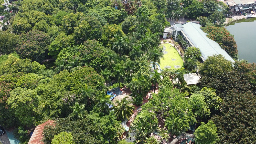 2/3 Trung tâm tổ chức tiệc cưới tại đây là Queen Bee và Cung Xuân vẫn nguyên hiện trạng, chưa có dấu hiệu tháo dỡ, tiếp tục đón khách.