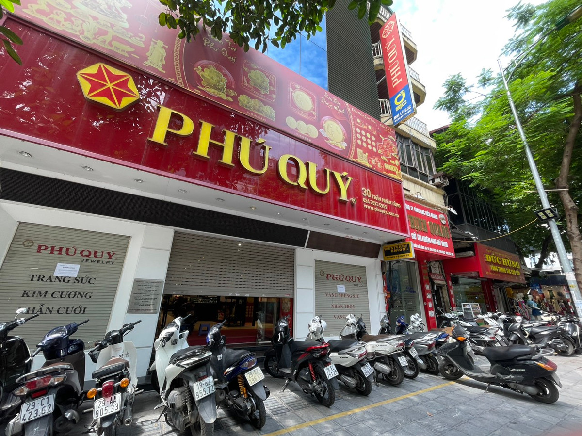 Ha Noi: Vi sao 2 cua hang vang bac Phu Quy ngung giao dich?-Hinh-2