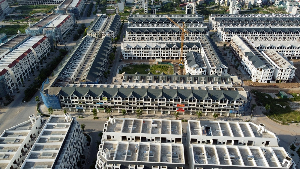 Theo giới thiệu, Khu đô thị mới Kim Chung - Di Trạch là dự án bất động sản với tổ hợp biệt thự, villa, liền kề, quy mô dân số khoảng 23.500 người.