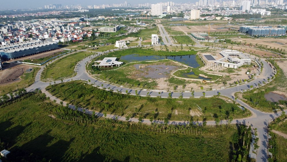 Việc giao đất, nộp tiền sử dụng đất tại dự án này cũng có nhiều vi phạm. Vietracimex đã đầu tư các công trình hạ tầng kỹ thuật, các công trình xây dựng và nhà ở của dự án mà không lưu giữ hồ sơ, bản vẽ, bản đồ quy hoạch chi tiết xây dựng 1/2000, 1/500 được cơ quan nhà nước có thẩm quyền phê duyệt.