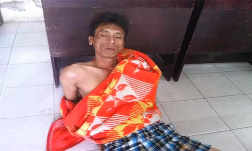 Ga trai “ngao da” khong che tai xe taxi bat... cho ve tham me