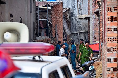 Sap be tong cong trinh xay dung nha o, 2 nguoi thuong vong-Hinh-2