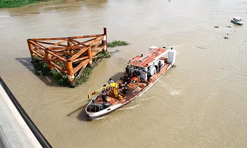 20 gio tim kiem nguoi dan ong nhay song Sai Gon tu tu