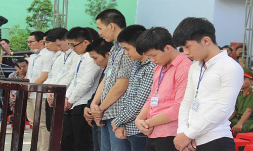 Nhom 9x chem nguoi o UBND phuong linh an