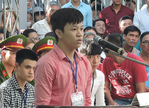 Nhom 9x chem nguoi o UBND phuong linh an-Hinh-2