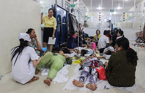 Hang tram cong nhan nhap vien sau bua trua nghi ngo doc-Hinh-2