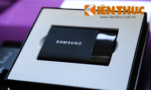 Samsung vừa trình làng loại ổ cứng SSD siêu nhỏ với tốc độ đọc/ghi rất nhanh.