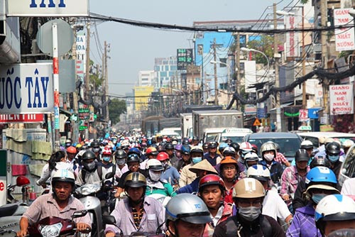 Xe cho rac dam sap 3 nha dan, giao thong tac nghen-Hinh-3