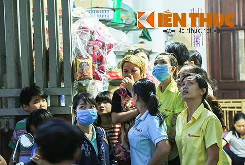 Bạn bè của các nạn nhân bàng hoàng và đau đớn khi hay tin.