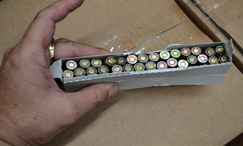 Tich thu 144.000 vien dan nhap khau trai phep qua san bay TSN-Hinh-2