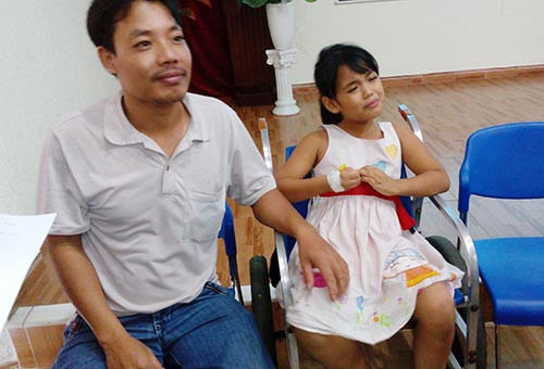 Bé gái bị chảy máu vào bàng quang hiếm gặp đã được phẫu thuật thành công.