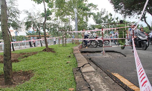 Hiện trường vụ nổ hố ga chiều nay (15/10).