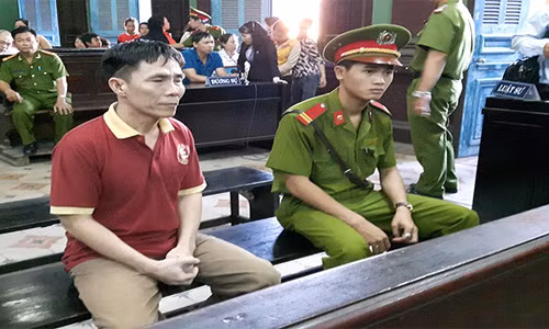 Nghi ngo gia dinh bi “yem bua”, hoc tro dot chet su phu