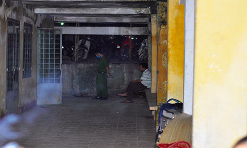 Be trai 6 tuoi nghi bi cuong buc tu vong do ton thuong nao