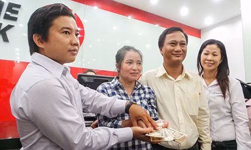 Chi Hong “ve chai” da nhan lai hon 1 trieu Yen-Hinh-2