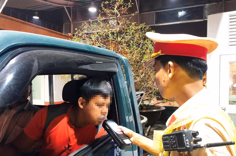 Trong buổi kiểm tra, hầu hết các tài xế đều nghiêm chỉnh chấp hành.