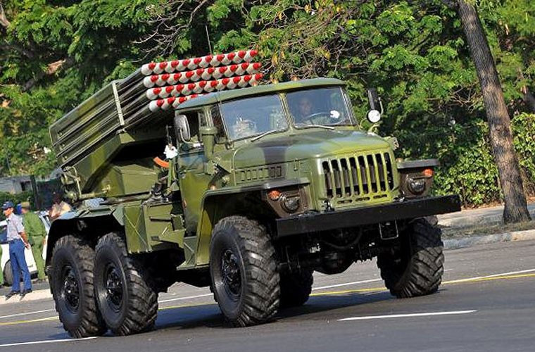 Cuba cũng sở hữu hệ thống pháo phản lực phóng loạt rất phổ biến BM-21 Grad 40 nòng cỡ 122mm.
