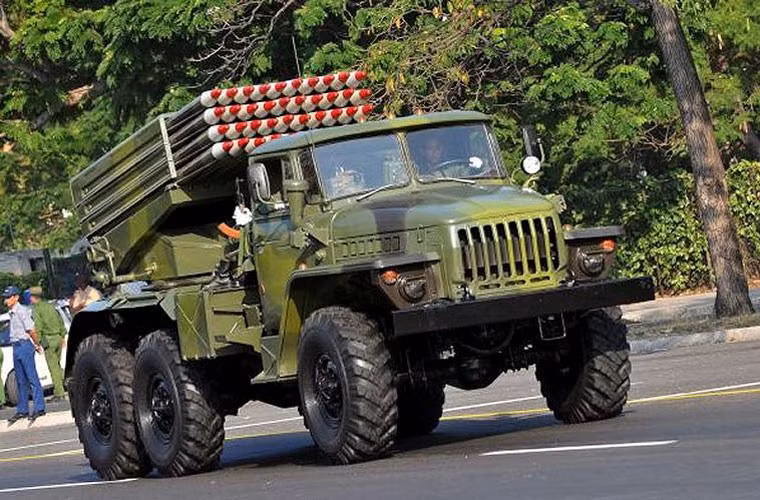 Cuba cũng sở hữu hệ thống pháo phản lực phóng loạt rất phổ biến BM-21 Grad 40 nòng cỡ 122mm.