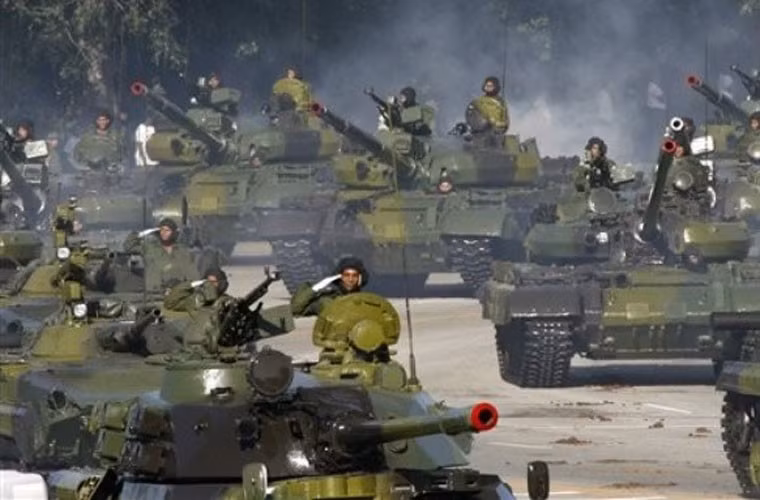 Lực lượng Lục quân Cuba vẫn là thành phần đông đảo nhất trong các thành phần chính cấu thành nên lực lượng vũ trang Cuba. Hầu hết trang bị của lục quân đều xuất xứ từ Liên Xô và một vài nước khác, ngoài ra còn do Cuba thực hiện nâng cấp, cải tiến trang bị.