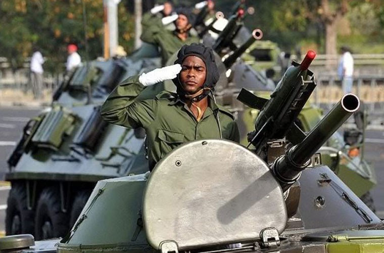 Trong ảnh là tháp pháo xe chiến đấu BMP-1 (pháo chính 73mm và bệ phóng tên lửa chống tăng AT-3) lắp trên khung gầm xe bọc thép chở quân BTR-60.