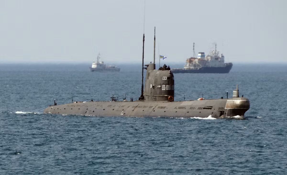 Trước khi Crimea sáp nhập vào Nga, Hải quân Ukraine từng có trong biên chế tàu ngầm phi hạt nhân tấn công Zaporizhzhia thuộc Project 641 được đóng dưới thời Liên Xô. Tuy nhiên, sau sự kiện Crimea, con tàu này đã được giao cho Hạm đội Biển Đen (Hải quân Nga) quản lý.