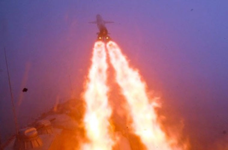 Loại tên lửa này được thiết kế để sử dụng hiệu quả khi dùng chiến thuật bầy sói - nghĩa là phóng nhiều tên lửa một lúc (8-10 quả), chúng được liên kết với nhau để có thể cùng hoạt động như một thực thể thống nhất. Khi nhóm tên lửa được phóng, nếu không có máy bay chỉ điểm một trong số các tên lửa sẽ bay lên độ cao 7000 m để tìm mục tiêu bằng ra đa còn các tên lửa khác sẽ bay ở độ cao thấp để tránh bị phát hiện, nếu nó phát hiện ra các mục tiêu các tên lửa sẽ chia nhau lao vào, đặc biệt nếu tên lửa phát hiện ra tàu sân bay thì theo lập trình hơn nửa số tên lửa được phóng sẽ lao vào mục tiêu quan trọng này số còn lại sẽ tấn công các mục tiêu khác để mở đường.