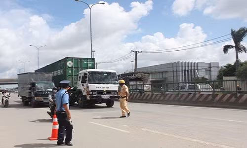 Rac roi vay mua xe the chap: Ngan hang Nha nuoc noi gi?