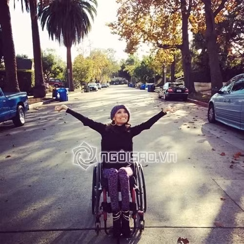 Angela Rockwood vốn là người phụ nữ mạnh mẽ và lạc quan. Chính cô đã truyền niềm tin và sự vui tươi trở lại cho người chồng của mình. Angela và Dustin vẫn chung sống với nhau vô cùng hạnh phúc.