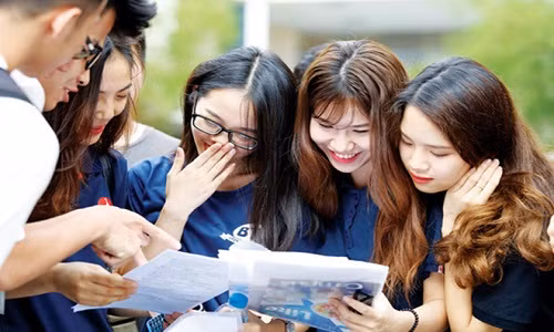 Diem chuan truong top giua kho tang cao