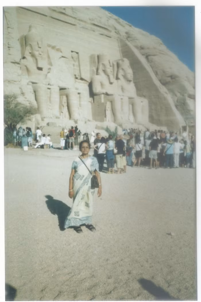 Cụ bà đã một mình đến Ai Cập xa xôi vào năm 2007.