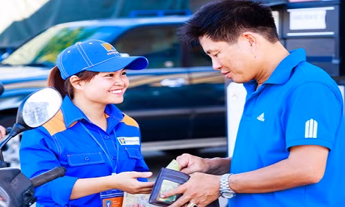 Petrolimex chi hon 2 nghin ty dong tra luong nhan vien