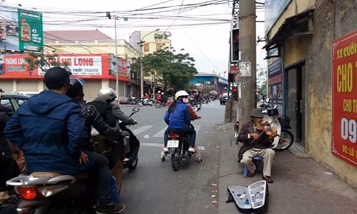 Nghe si duong pho cao tuoi nhat Hai Phong bi xe dau keo tong chet-Hinh-2