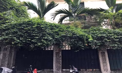 Biet thu ong Hoang Van Nghien tung o bi bo hoang