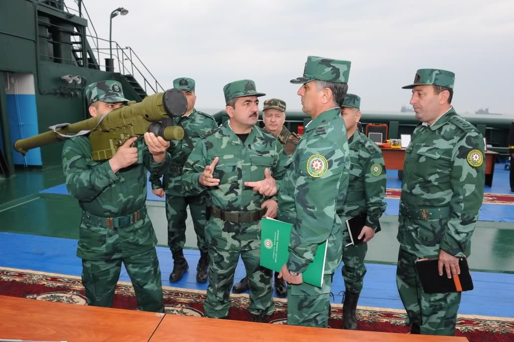 Tên lửa vác vai Igla-S của Azerbaijan là phiên bản cực mạnh của dòng tên lửa Igla do Nga sản xuất. Tên lửa đạt tầm bắn đến 6.000m, trang bị đầu tự dẫn hồng ngoại công nghệ mới cho khả năng đối phó với biện pháp gây nhiễu nhiệt từ đối phương.