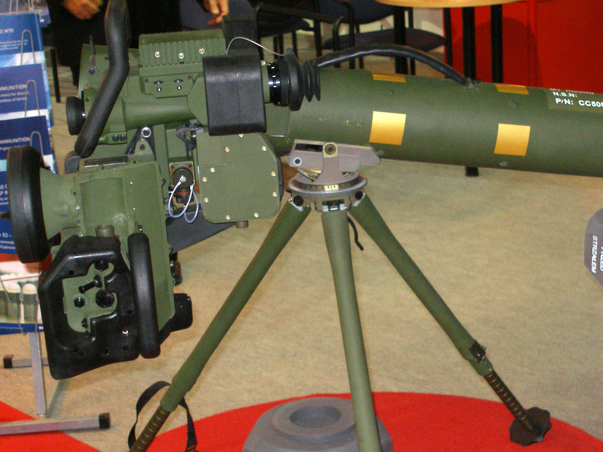 Spike LR là hệ thống tên lửa chống tăng "bắn và quên" thế hệ 4 do công ty Rafael phát triển. Loại vũ khí này được trang bị những công nghệ thậm chí còn vượt trội tên lửa Nga nhưng hệ dẫn đường thông minh "bắn và quên" (sau khi bắn, xạ thủ ung dung rời khỏi vị trí bắn, tên lửa tự tìm mục tiêu); có khả năng bay theo quỹ đạo hướng thẳng xuống nóc tháp pháo; hệ thống dẫn đường cực kỳ thông minh (kết hợp đầu dò hồng ngoại, quang học...).