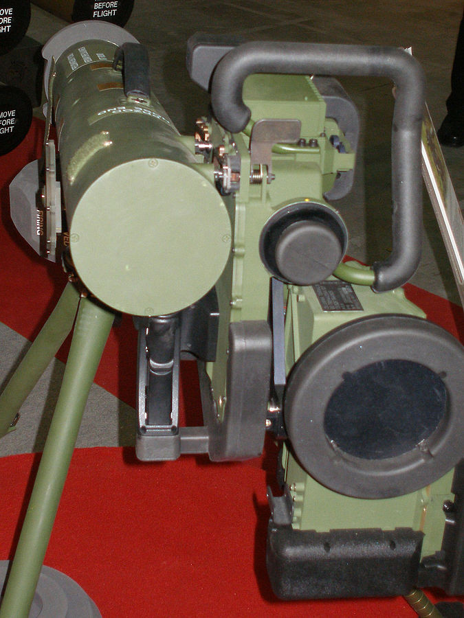 Đạn tên lửa Spike LR có trọng lượng 14kg lắp đầu đạn xuyên giáp có khả năng xuyên 700mm giáp thép đồng nhất RHA, tầm bắn đến 4.000m.