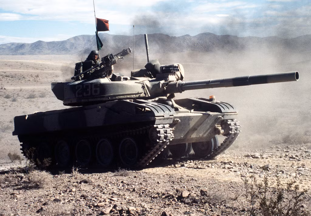 M551 Sheridan rất được ưa chuộng để đóng giả vũ khí Nga – “xe tăng T-72” của Nga đang hành tiến trên đất Mỹ.