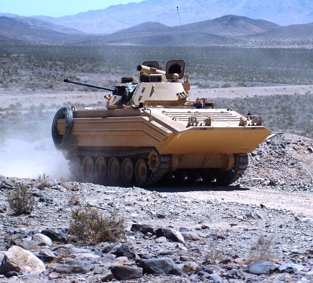 Việc đóng giả BMP-2 được giao cho các xe bọc thép chở quân M113.