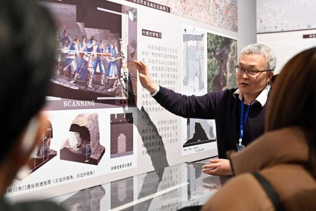 Một nhóm nghiên cứu do giáo sư Trương Ngọc Khôn thuộc Học viện Kiến trúc, Đại học Thiên Tân (Trung Quốc) chỉ đạo đã công bố phát hiện ra cánh cửa và lối đi bí mật (còn được gọi là ẩn môn và bí đạo) trên Vạn Lý Trường Thành. Ảnh: TANDF online