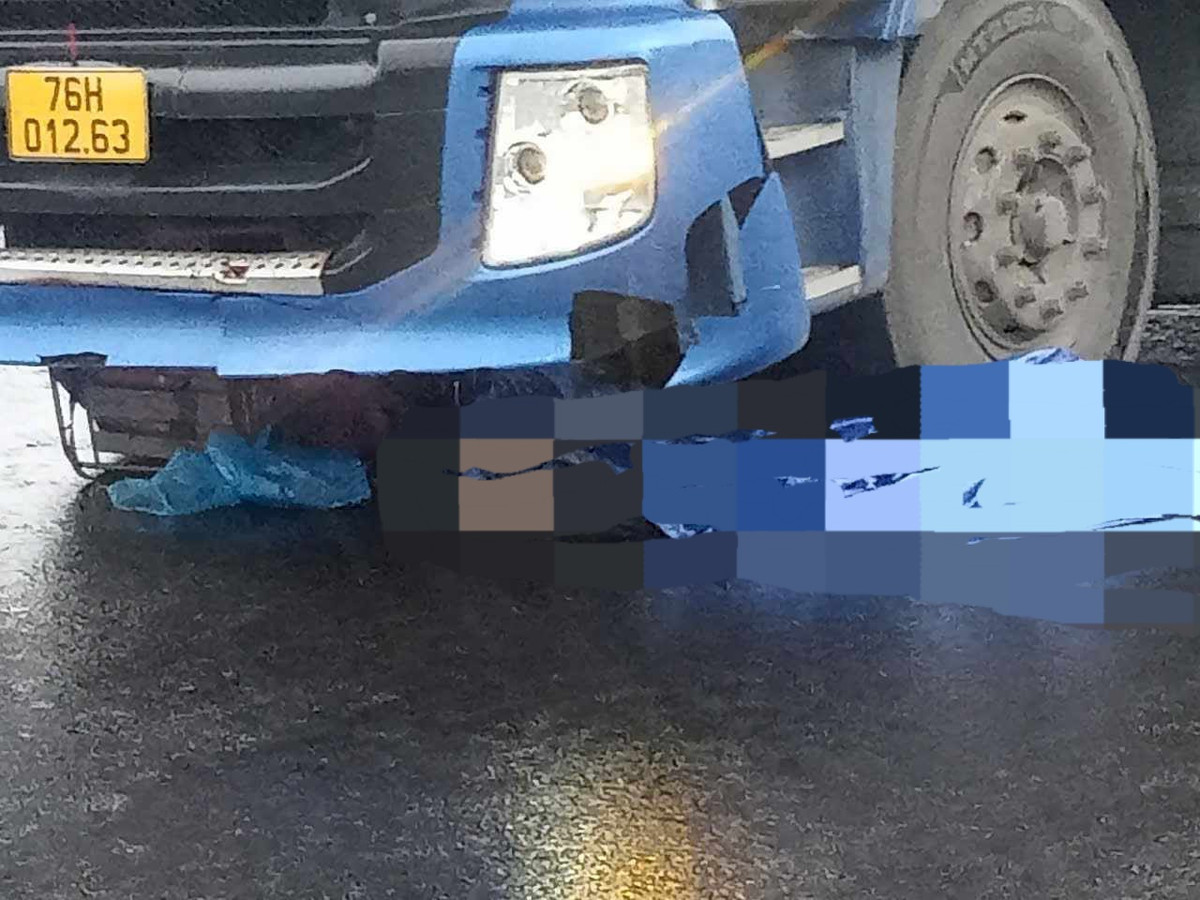 Tai nan tren Quoc lo 1A, nan nhan tu vong duoi gam xe tai