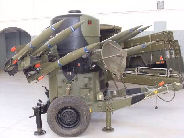 Vào cuối những năm 1970, câu hỏi đặt ra là làm sao bảo vệ các sân bay quân sự của Thổ Nhĩ Kỳ khỏi các cuộc tấn công ném bom và tấn công tầm thấp của các loại máy bay Liên Xô, vì vậy Mỹ đã tài trợ cho Thổ Nhĩ Kỳ mua 14 hệ thống phòng không tầm ngắn Rapier của Anh.