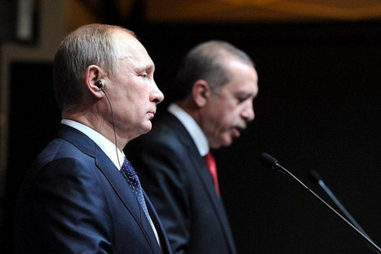 Tổng thống Vladimir Putin tuyên bố rằng bất kỳ cuộc đàm phán nào giữa Nga và Thổ Nhĩ Kỳ nhằm dàn xếp cho lực lượng phiến quân tại Syria là hoàn toàn không thể chấp nhận được, bởi sẽ không có ai đàm phán với những kẻ khủng bố.
