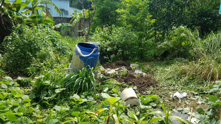 Sau khi tiếp nhận hiện trường, cơ quan Công an tiếp tục phát hiện trong phuy nhựa xác chết thứ hai cũng đang trong quá trình phân hủy. 